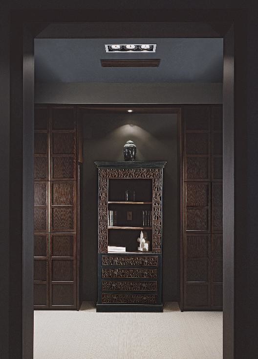 На фото: коридор среднего размера в современном стиле с коричневыми стенами, полом из керамической плитки и бежевым полом