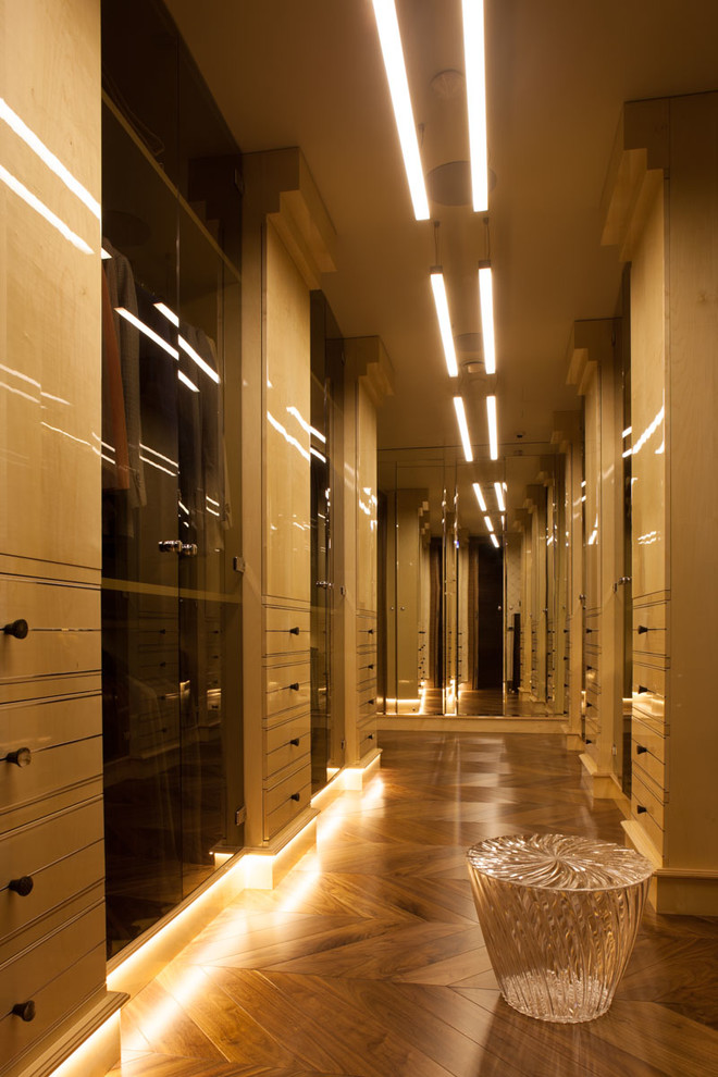 Cette image montre un couloir design.
