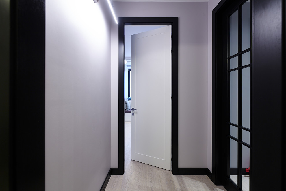 Свежая идея для дизайна: коридор среднего размера в стиле неоклассика (современная классика) - отличное фото интерьера