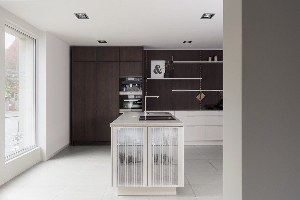 Inspiration for a contemporary kitchen remodel in Hamburg