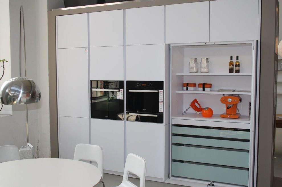 Photo of a contemporary kitchen in Dresden.