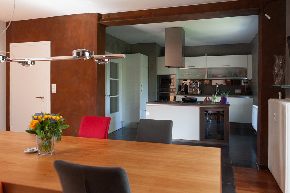 Photo of a contemporary kitchen in Cologne.