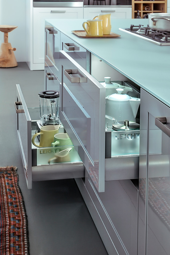 Design ideas for a contemporary kitchen in Stuttgart with shaker cabinets and grey cabinets.