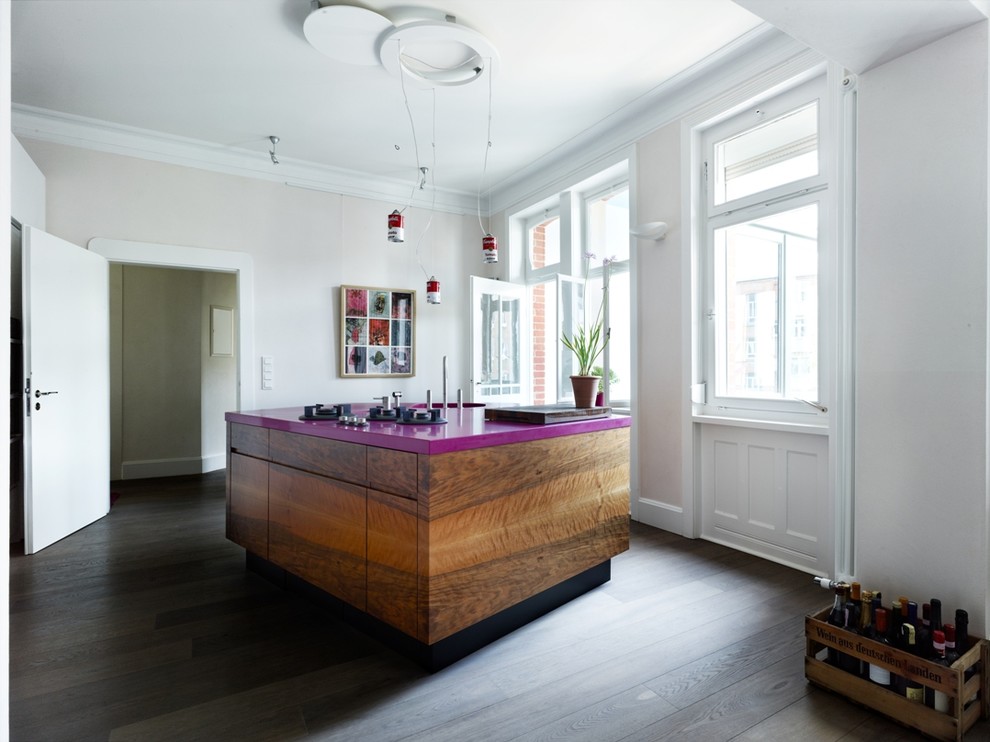 This is an example of an eclectic kitchen in Stuttgart.