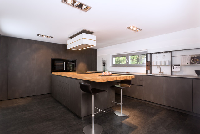 Eggersmann Sydney Grifflose Dunkle Kuche Stahlgrau Nischensystem Square Contemporary Kitchen Frankfurt By Lang Kuchen Accessoires