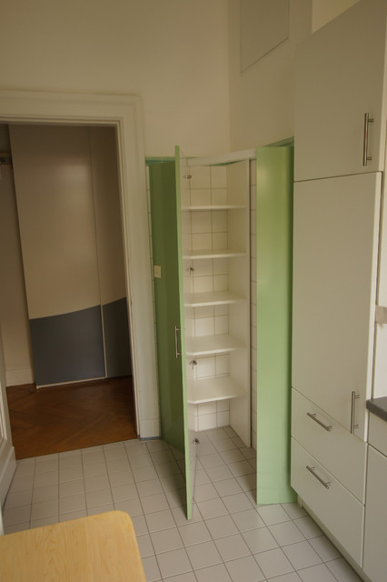 Einbauten im Altbau: Küche - kleiner Schrank für Reinigungsgeräte etc. -  Modern - Küche - Hamburg - von Pahl Interior | Houzz