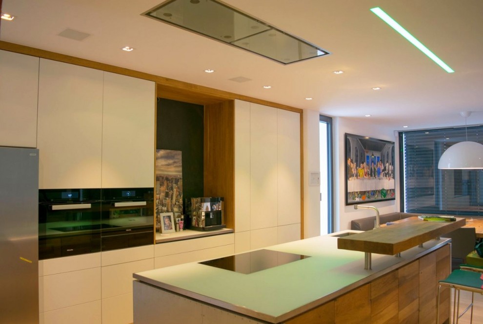 This is an example of a contemporary kitchen in Dortmund.