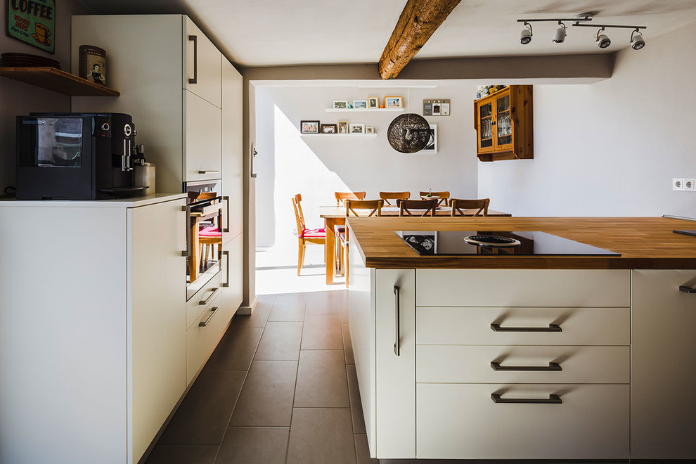 This is an example of a farmhouse kitchen in Frankfurt.