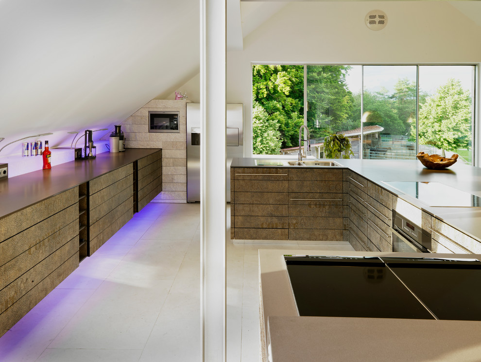 Immagine di una grande cucina contemporanea con lavello a doppia vasca, ante lisce, ante in legno bruno e elettrodomestici in acciaio inossidabile