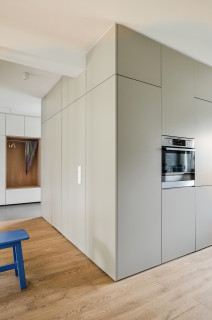 HAUS SS1 - Küche, Kubus mit Abstellraum und Blick in Richtung Eingang