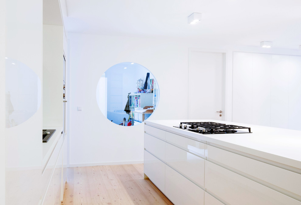 Example of a minimalist kitchen design in Munich