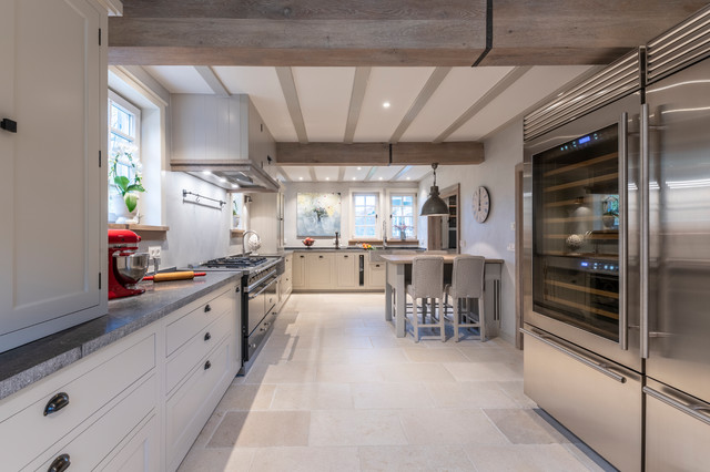 Küche in luxuriösem modernem Bauernhaus - Landhausstil - Küche