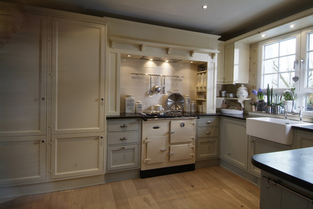 Landhausküche - Country - Kitchen - Essen - by British Stoves | Houzz IE