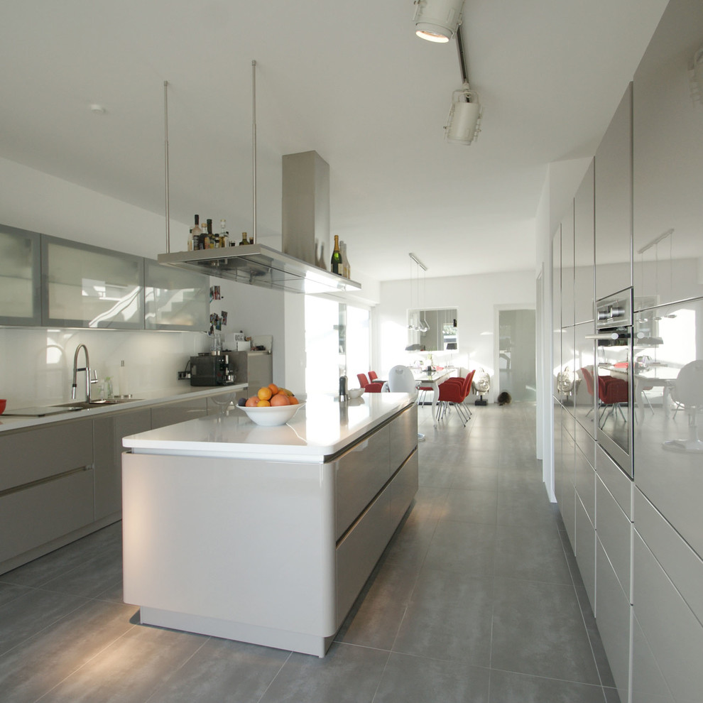 Design ideas for a contemporary kitchen in Essen.