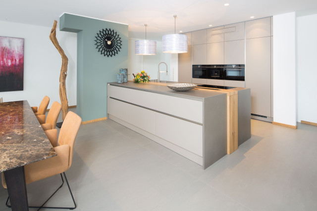 moderne Küche mit griffloser Front - Modern - Küche - Dresden - von