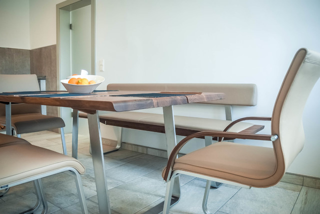 Moderne zeitlose Essgruppe in Nuss - Modern - Küche - Sonstige - von