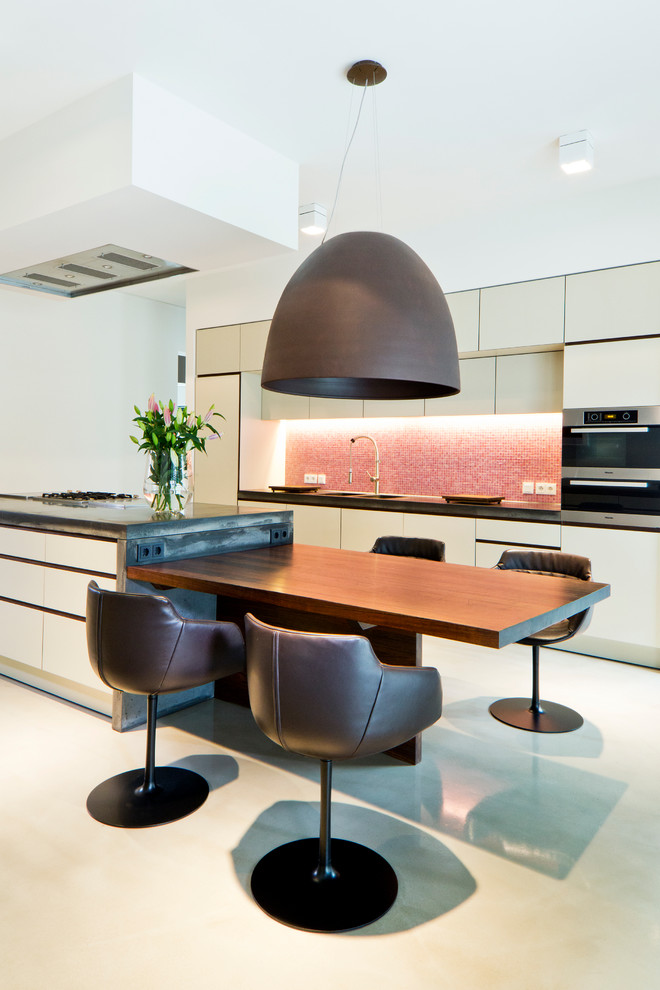 Design ideas for a contemporary kitchen in Frankfurt.