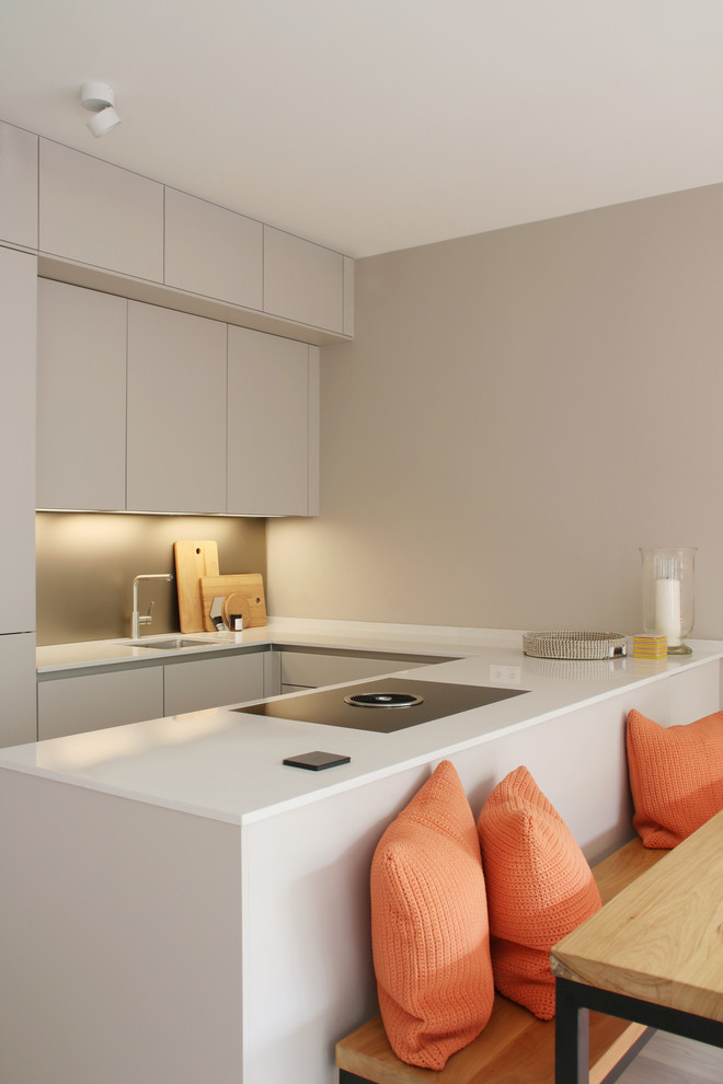 Photo of a contemporary kitchen in Hanover.