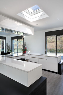Perfektes Licht in der Küche durch Dachflächenfenster - Modern - Küche