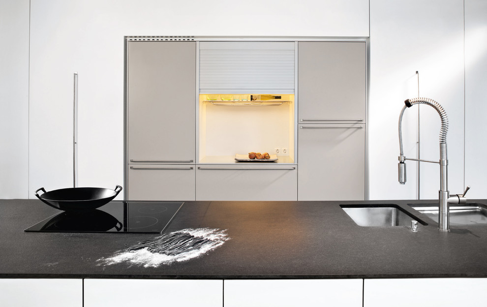 Raumwunder Modern Kitchen Munich by Dross & Schaffer GmbH Houzz