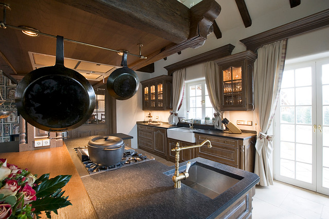 Rustikale Landhauskuche Aus Eichenholz Rustikal Kuche Sonstige Von Baur Wohnfaszination Gmbh Houzz