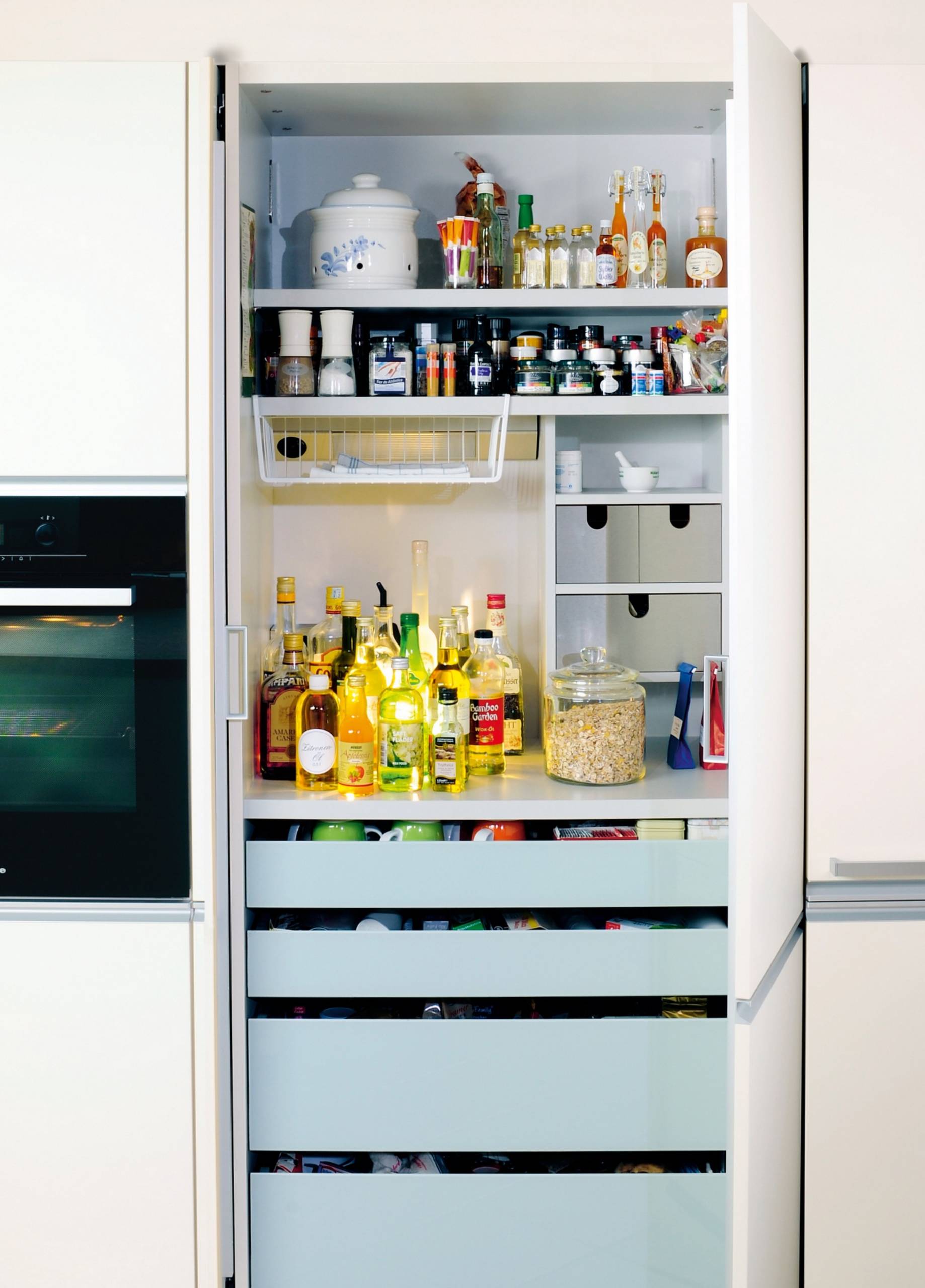 Vorratsschrank: 11 Ideen, wie Sie Lebensmittel in der Küche lagern