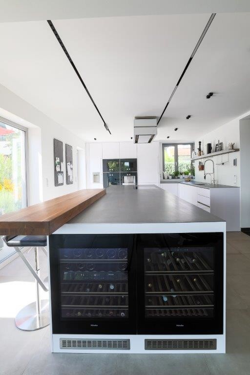 Design ideas for a large contemporary open plan kitchen in Frankfurt.