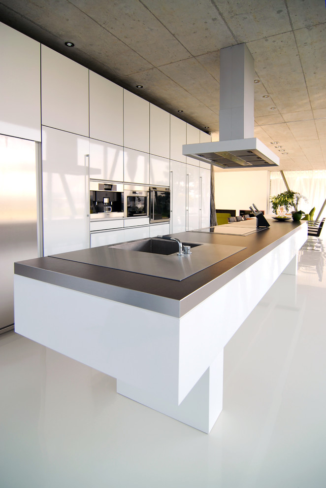 Inspiration for a contemporary kitchen in Frankfurt with white floors.