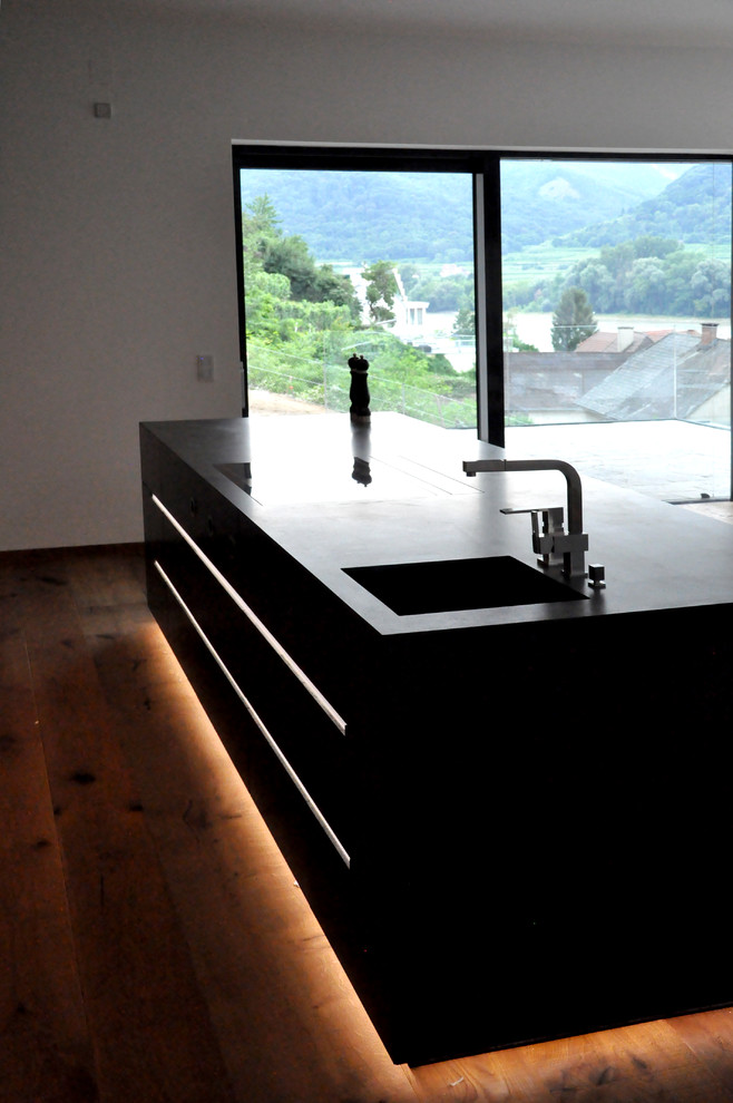 Photo of a contemporary kitchen in Munich.