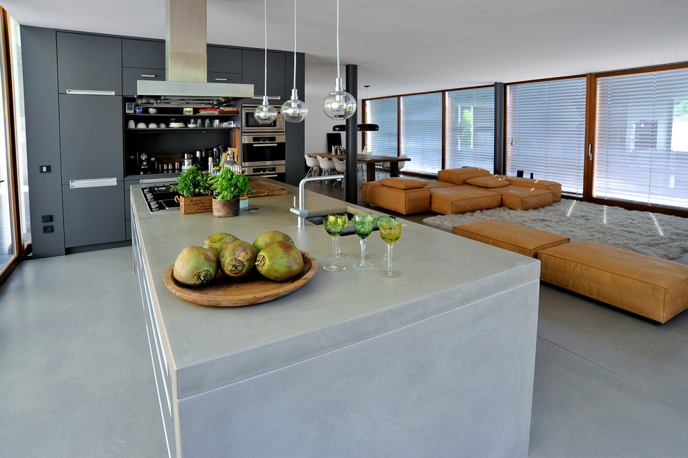 Kitchen - modern kitchen idea in Frankfurt