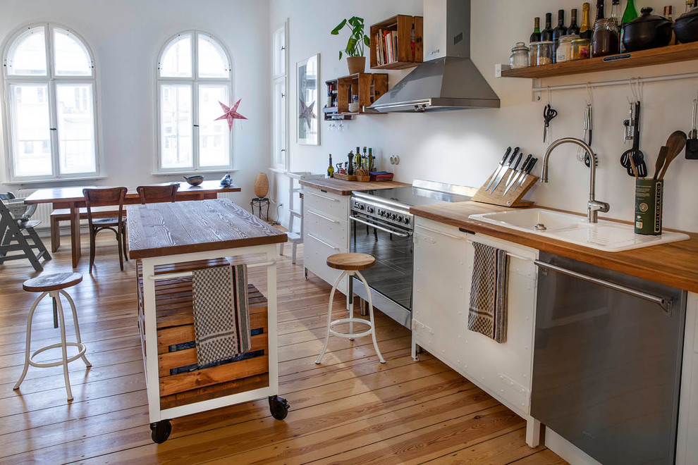 Kitchen - contemporary kitchen idea in Berlin