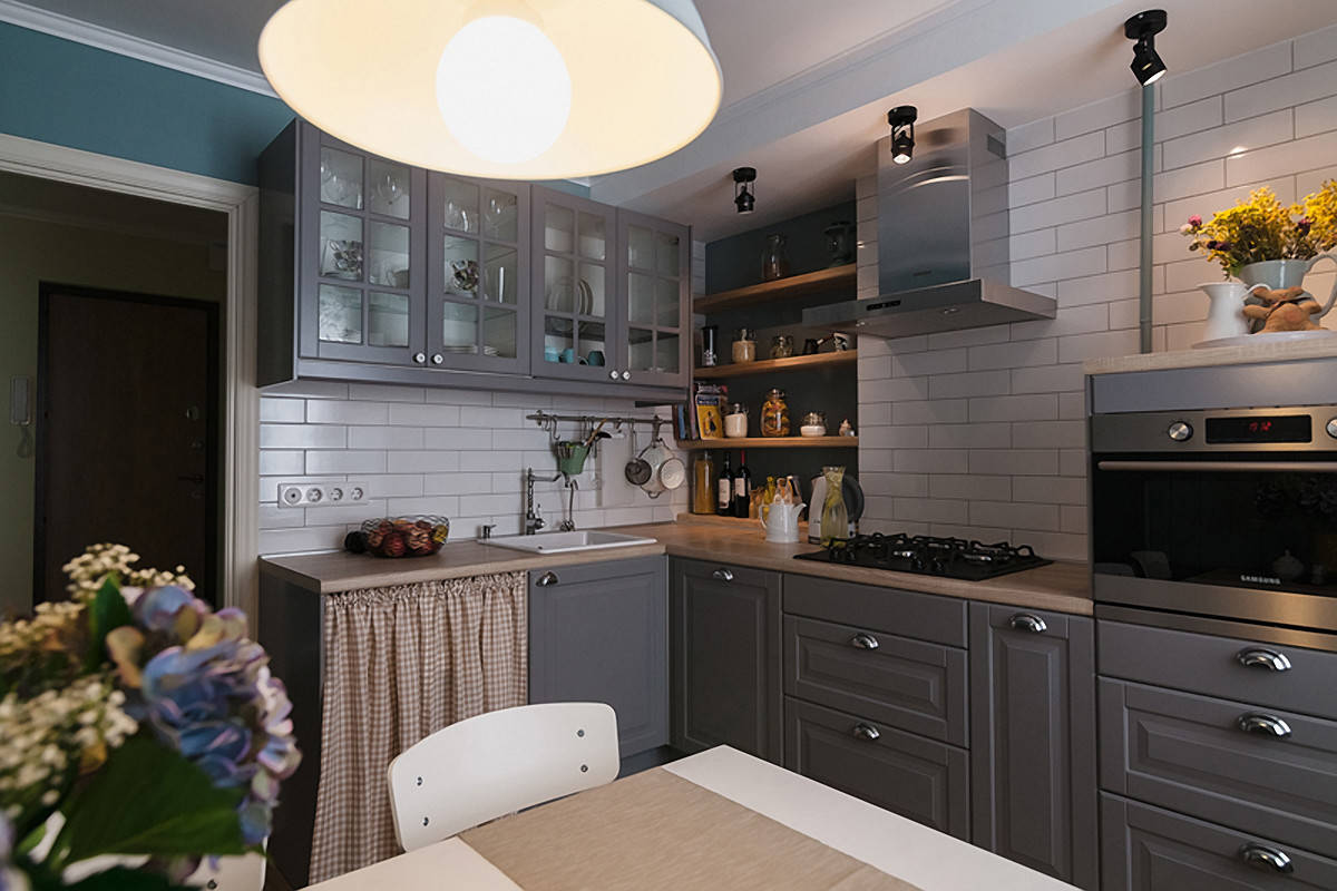Дизайн кухни в однокомнатной квартире: фото идей, подбор стиля интерьера и мебели