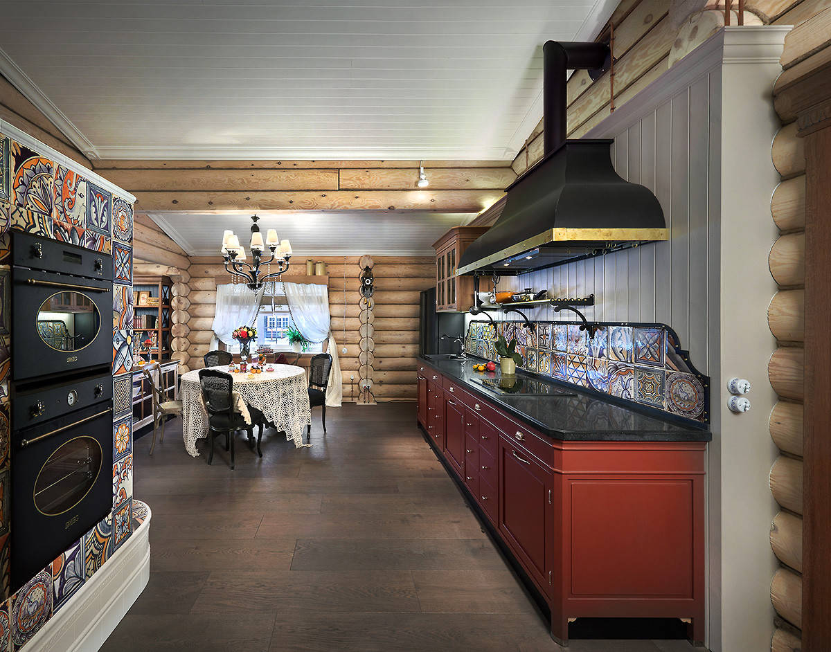 65 идей дизайна кухни в деревянном доме — фото реальных интерьеров и советы | азинский.рф
