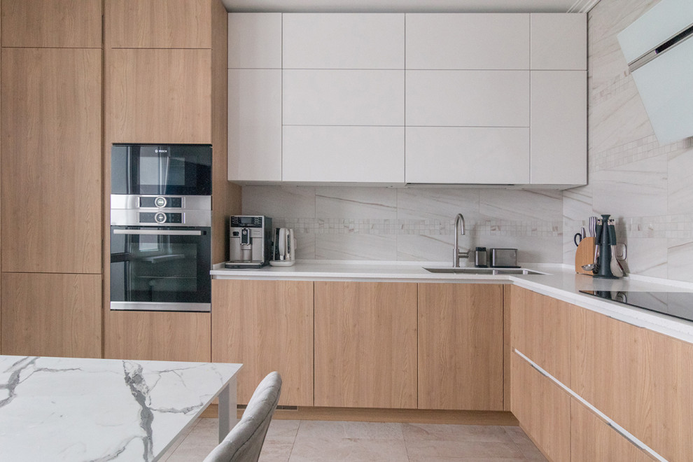 Photo of a contemporary kitchen in Moscow with a feature wall.
