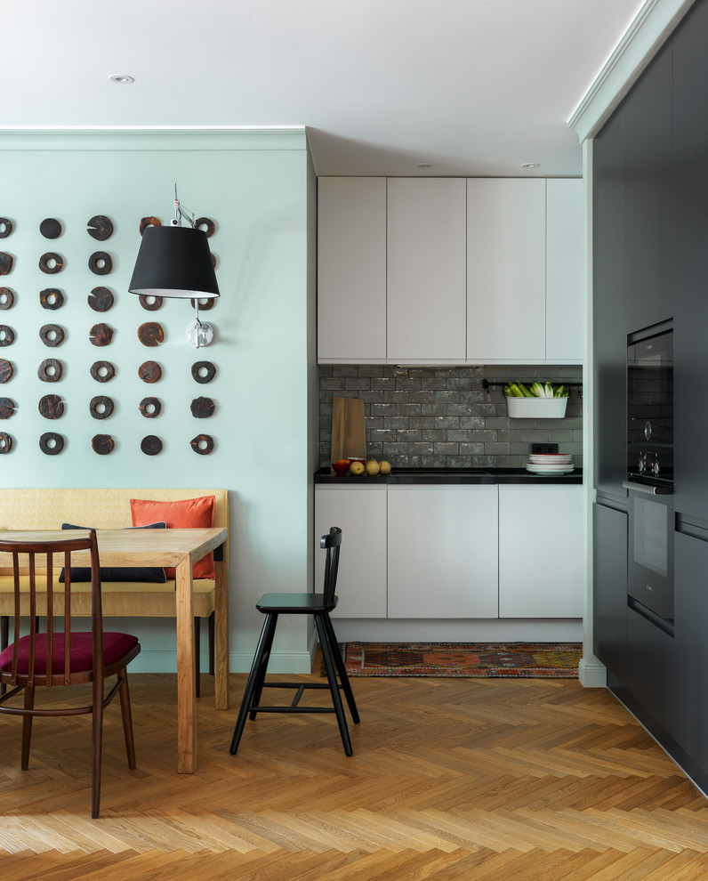 This is an example of a contemporary kitchen in Moscow.