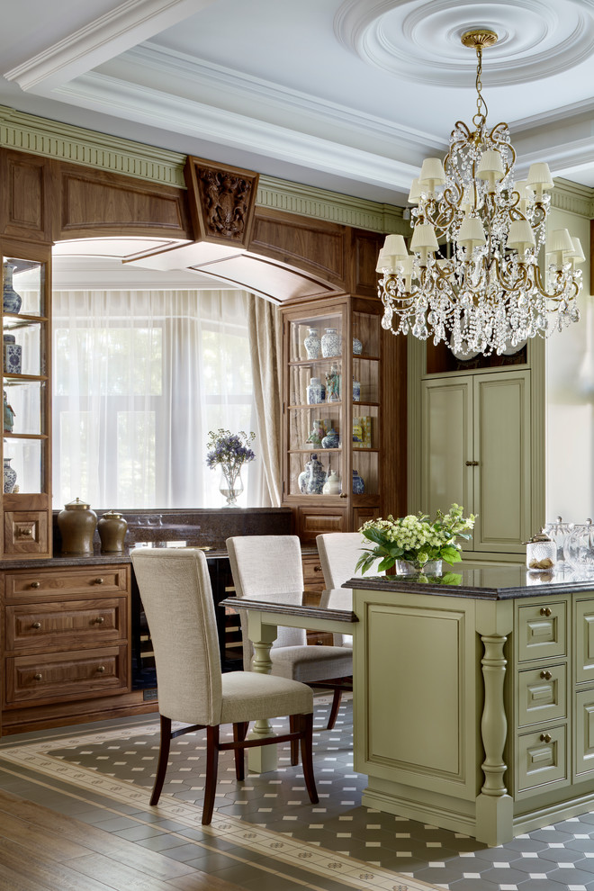 Foto de cocina tradicional con armarios con paneles con relieve, puertas de armario verdes, suelo multicolor y encimeras grises