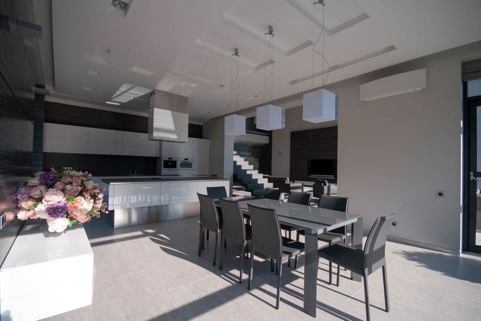 This is an example of a modern kitchen in Moscow.