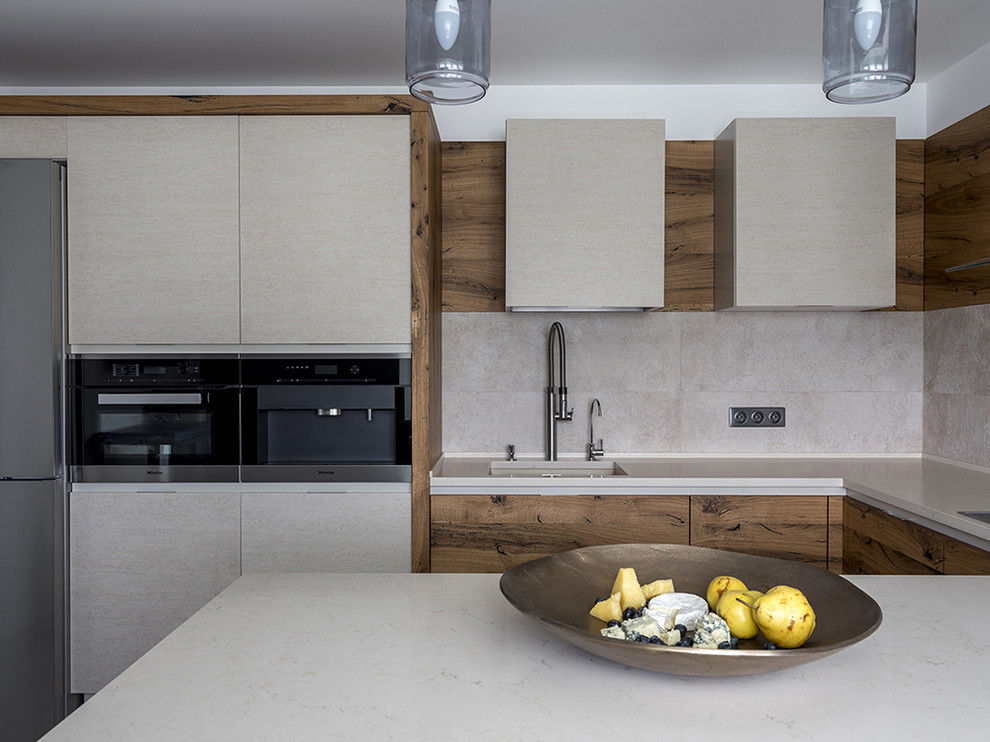 Ispirazione per una cucina design