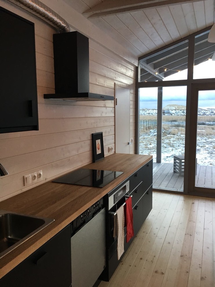 Источник вдохновения для домашнего уюта: маленькая кухня в скандинавском стиле для на участке и в саду