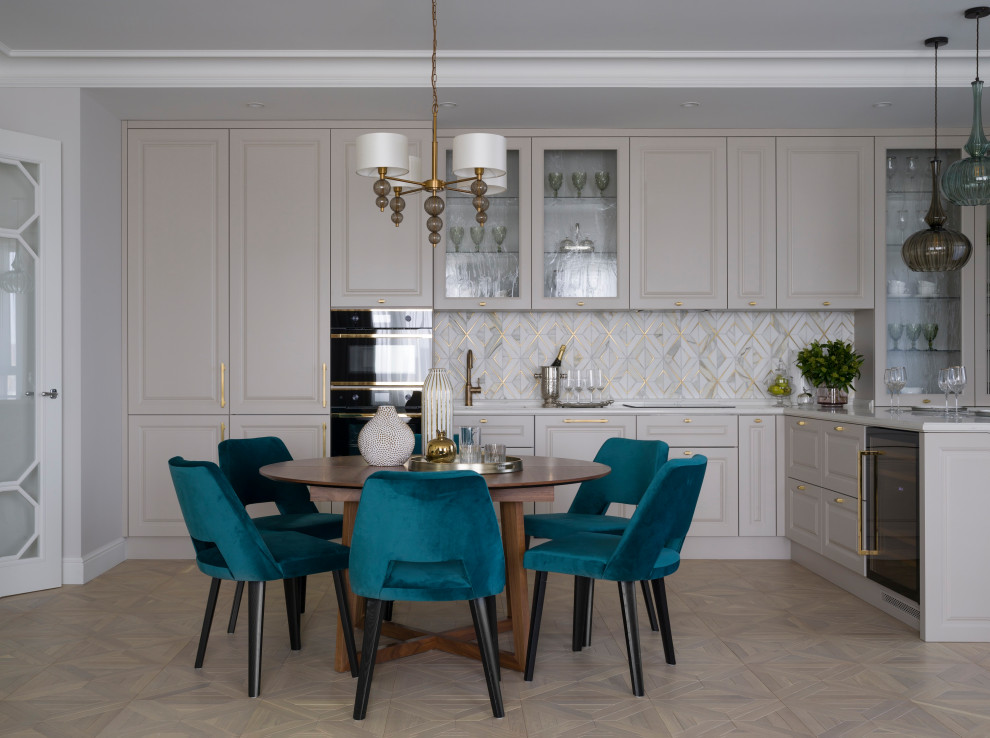 Inspiration for a classic kitchen in Yekaterinburg.