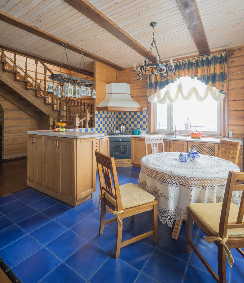 Kitchen - country kitchen idea in Moscow