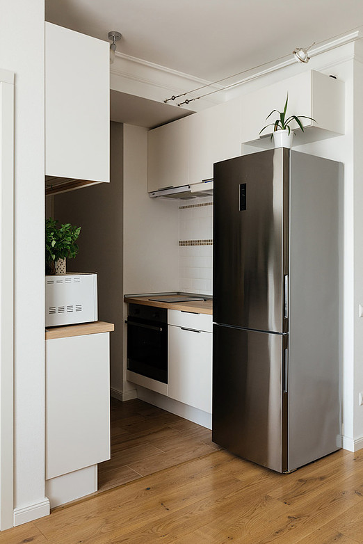 Куда поставить холодильник на маленькой кухне: 4 рациональных решения — INMYROOM
