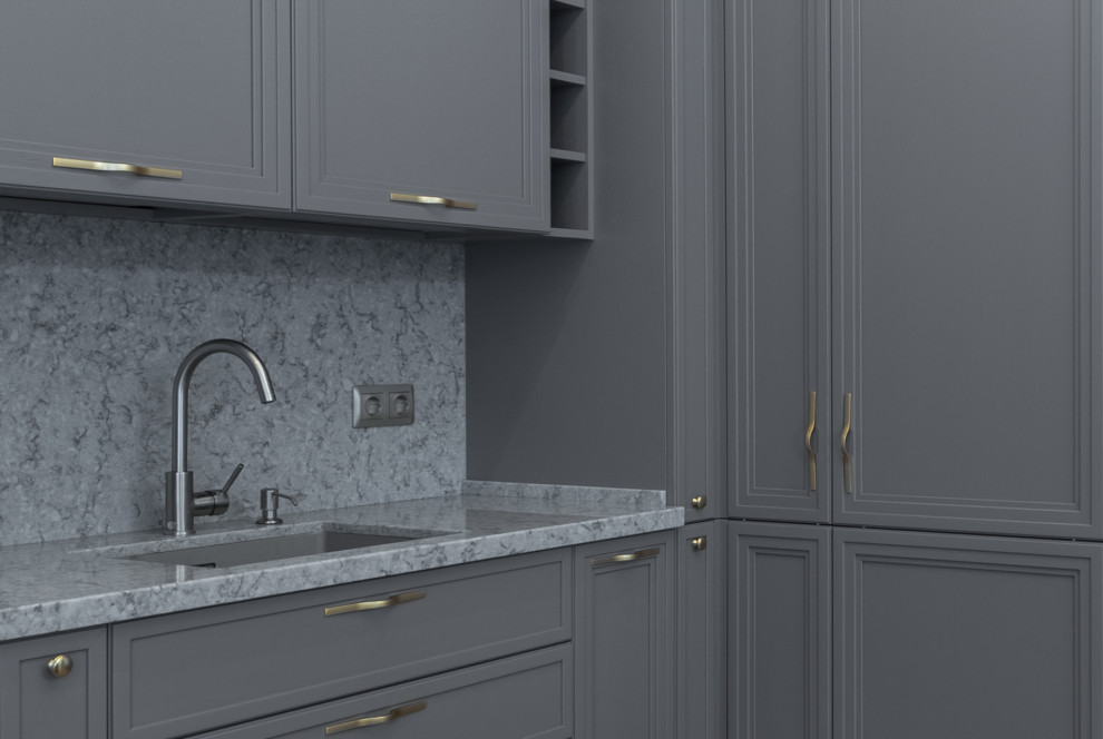 Klassisk inredning av ett mellanstort grå grått kök, med en undermonterad diskho, luckor med profilerade fronter, grå skåp, bänkskiva i kvarts, grått stänkskydd, vita vitvaror, laminatgolv och grått golv