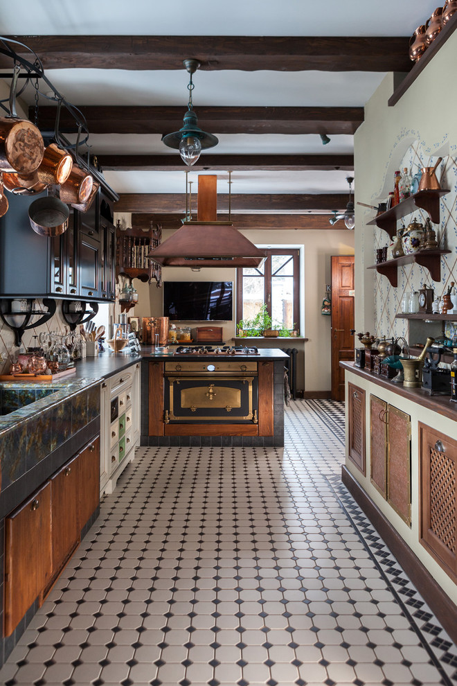 Inspiration for a rustic kitchen remodel in Moscow