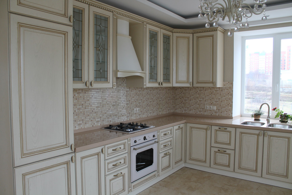 Inspiration for a classic kitchen in Moscow.