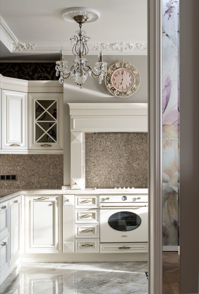 Стильный дизайн: кухня со стиральной машиной в классическом стиле - последний тренд