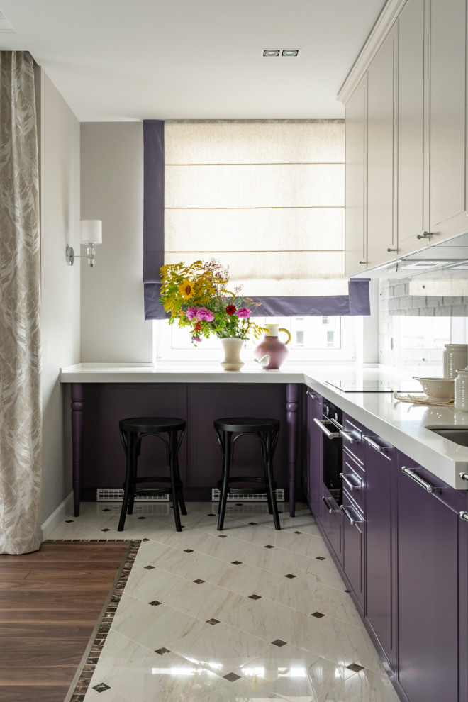 Inspiration for a small classic l-shaped kitchen in Yekaterinburg with a submerged sink, flat-panel cabinets, purple cabinets, a breakfast bar, beige floors and white worktops.