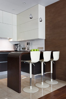 Дизайн гостиной витрина