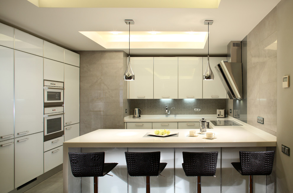 Photo of a contemporary kitchen in Moscow.