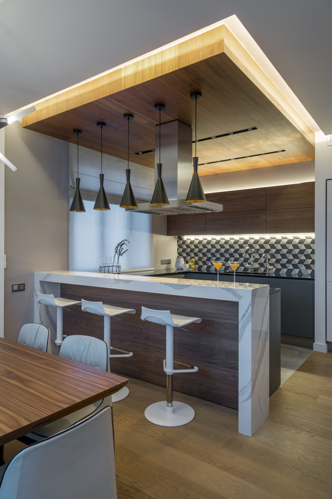 Kitchen - contemporary kitchen idea in Moscow